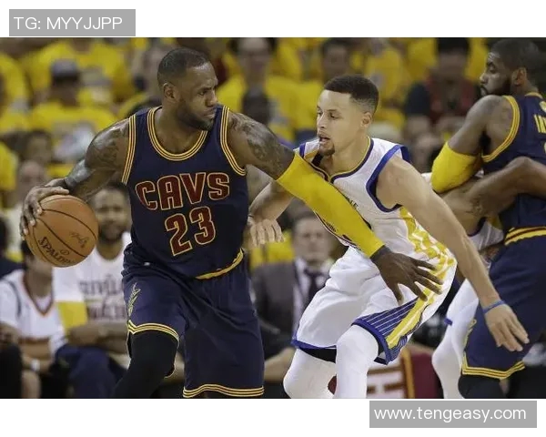 勇士与雷霆激战正酣中文解说带你领略精彩瞬间与战术分析