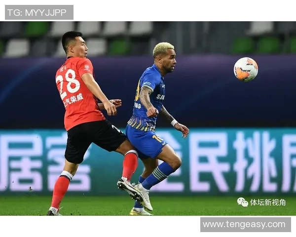 葡萄牙与冰岛激战正酣双方球员奋力拼搏争夺胜利 葡萄牙与冰岛激战正酣双方球员奋力拼搏争夺胜利