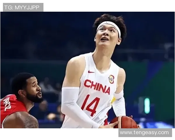 王哲林领衔中国男篮新征程展现拼搏精神与团队合作的力量