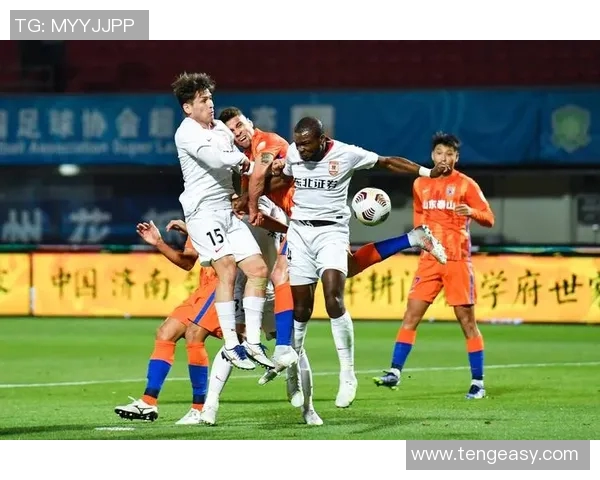 山东与广东足球对决激战正酣谁将赢得这场精彩较量 山东与广东足球对决激战正酣谁将赢得这场精彩较量